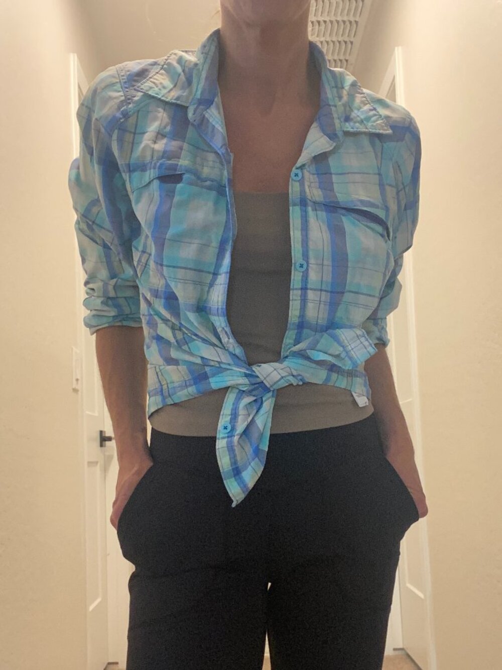 Columbia Omni-Shade Button Down Hiking Shirt Womens M Blue Plaid Vented Outdoor